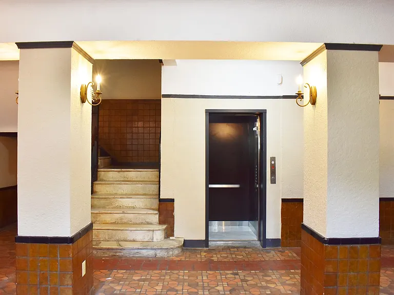 Blair Tudor Apartment Homes — Photo 7