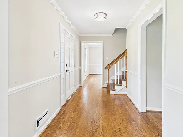 1519 Chauncey Ln — Photo 6