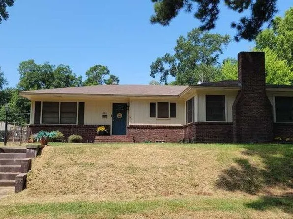 2107 Olive St, Texarkana, TX 75501
