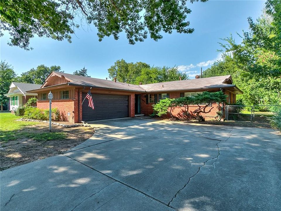 1st image of 1609 Oakwood Dr