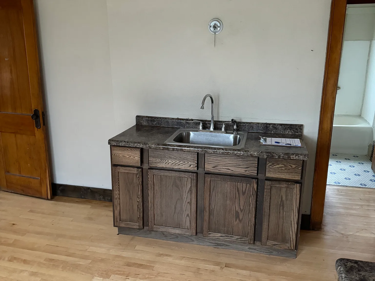 2 bed, 1000 sqft, $1,100 — Photo 3