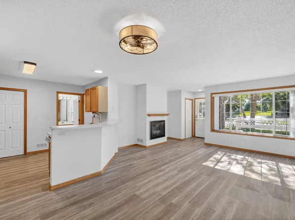 150 S Prairie View Dr Unit 1102, West Des Moines, IA 50266