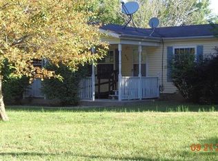 633 Pinckneyville Rd, Marissa, IL 62257