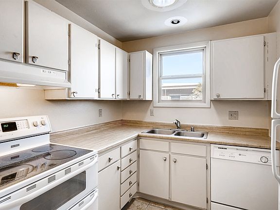 5th image of 157 Calle Ojo Feliz Unit M