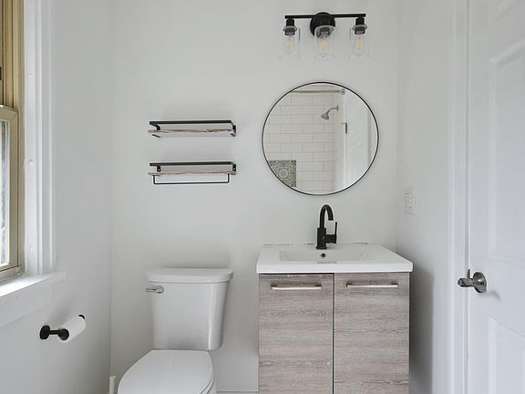 Second floor full bath
