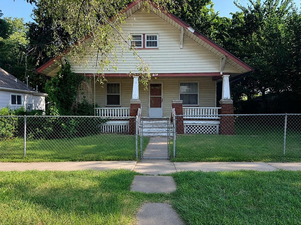 1st image of 406 W 3rd St