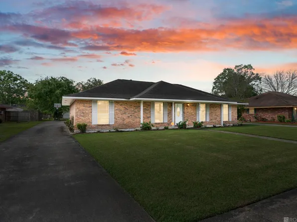 1123 E Greenbriar St, Gonzales, LA 70737