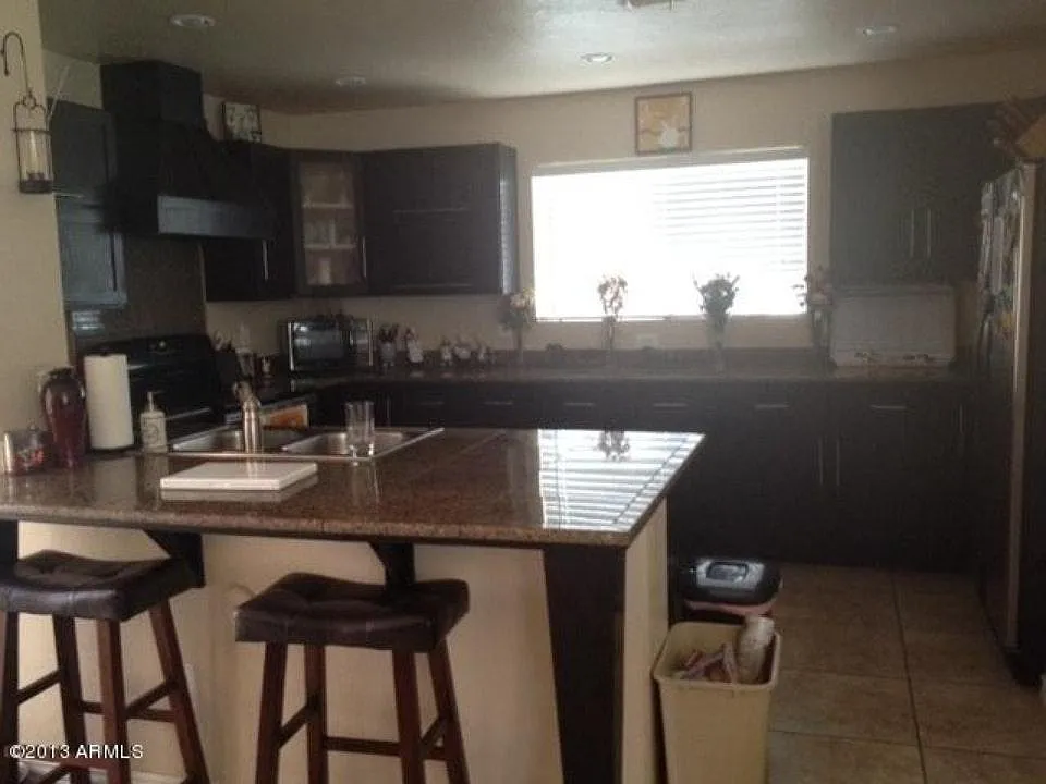 3 bed, 2.5 bath, 1752 sqft, $2,375 — Photo 3