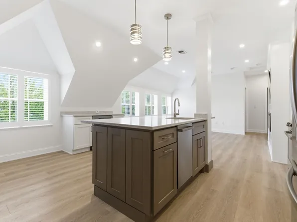 317 Main St APT 7, Wakefield, MA 01880