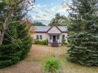 216 SE Chestnut St, Oakland, OR 97462