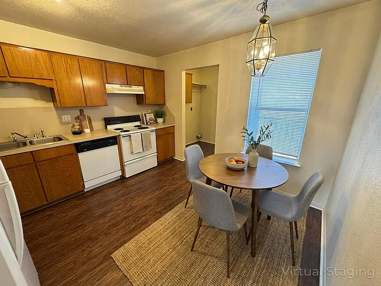 1101 Circle M — Photo 6