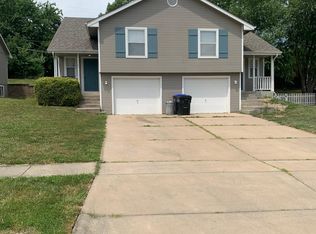 3507 SW Eveningside Dr, Topeka, KS 66614
