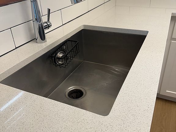 Stainless farm sink with pull out faucet