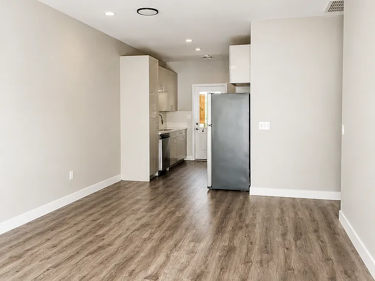 1410 Star Rd #2 — Photo 2