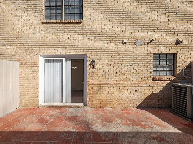 330H Winding River Dr NE — Photo 3