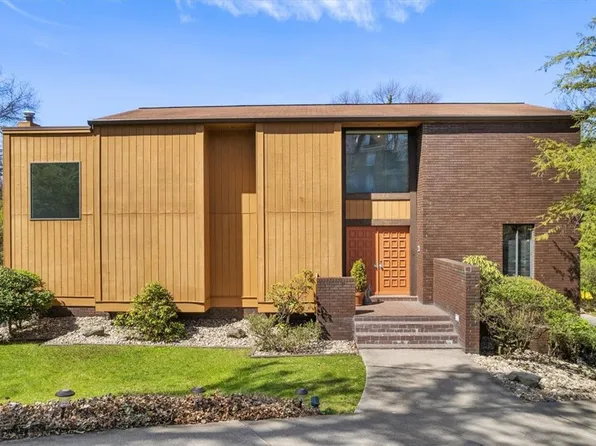 4 Winthrop Rd, Carnegie, PA 15106