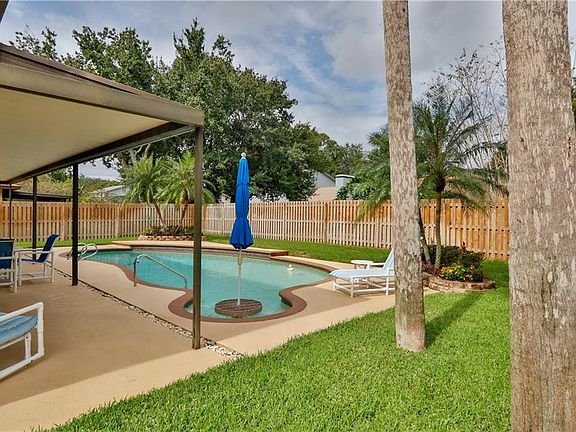 3rd image of 15542 Timberline Dr