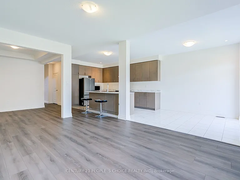 2237 Crystal Dr — Photo 12