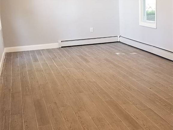 4th image of 578 Muller Pl