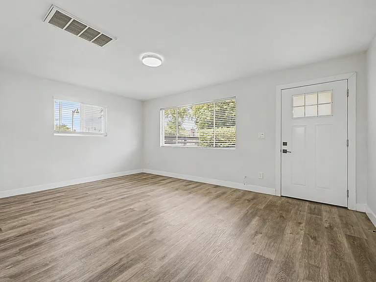217 N Elm St #H — Photo 11