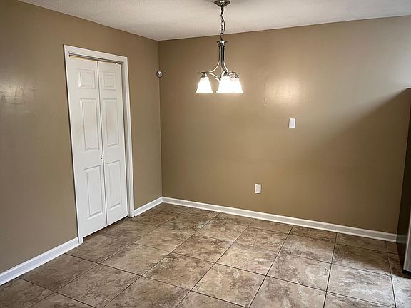 5th image of 1743 James Buchanan Dr