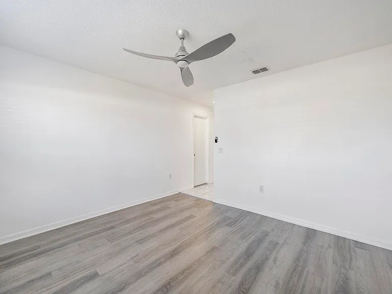 981 SW McElroy Ave — Photo 33