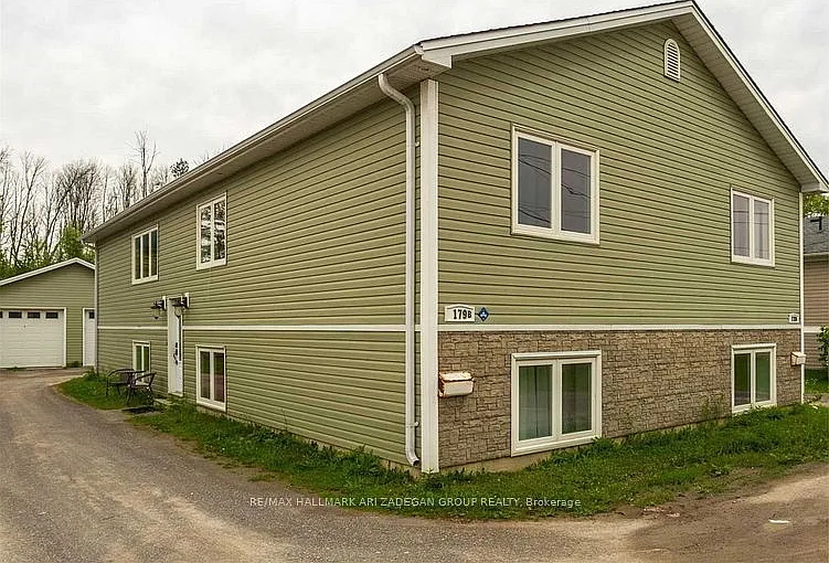 179B The Queensway S — Photo 1