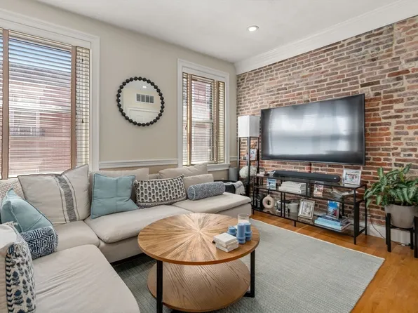 34 Clark St APT 7, Boston, MA 02109