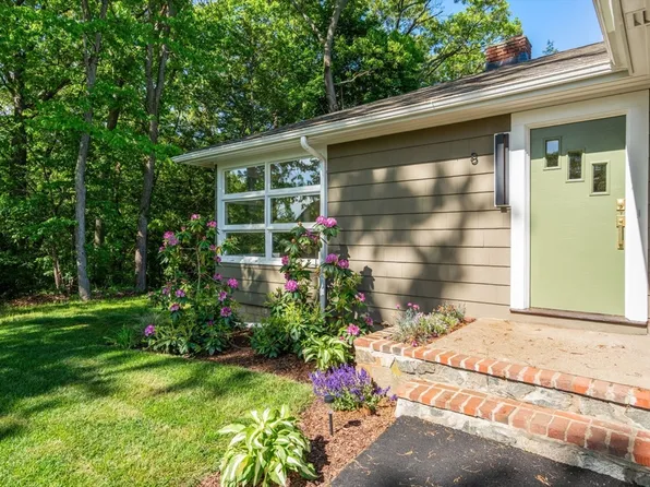 8 Everett St, Wakefield, MA 01880