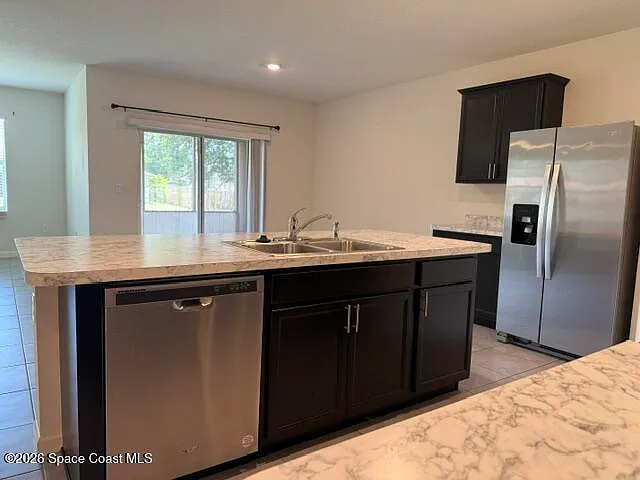 4 bed, 2.0 bath, 1830 sqft, $2,300 — Photo 4