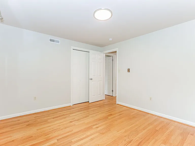 934 Village Rd — Photo 18