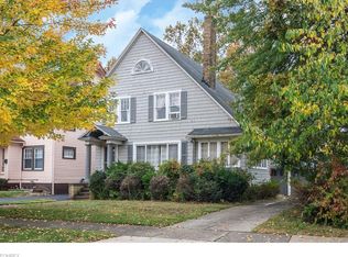 998 Helmsdale Rd, Cleveland Heights, OH 44112