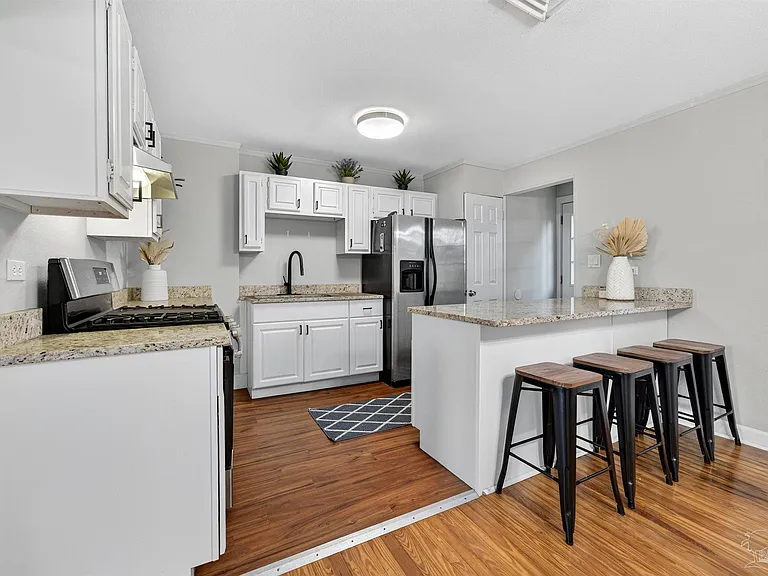1410 W Gregory St — Photo 7