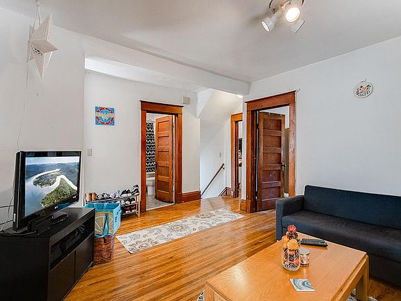 2nd image of 906 Saint Clair Ave #2