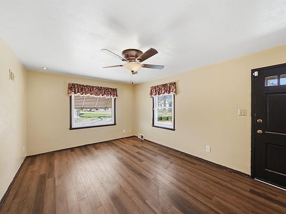 5th image of 1118 E London Ave