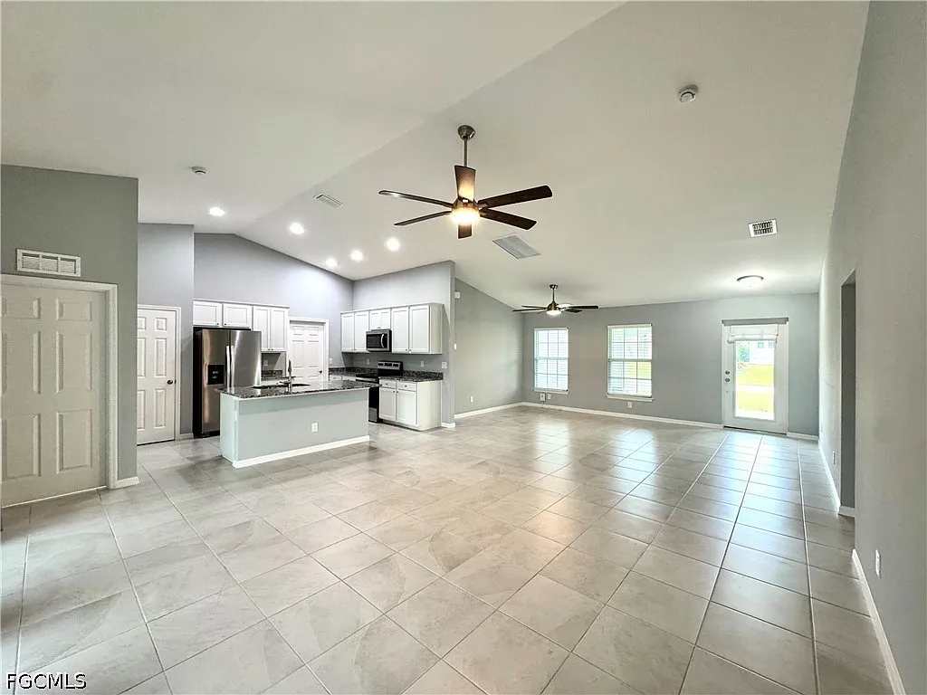 4 bed, 2.0 bath, 1830 sqft, $2,100 — Photo 2