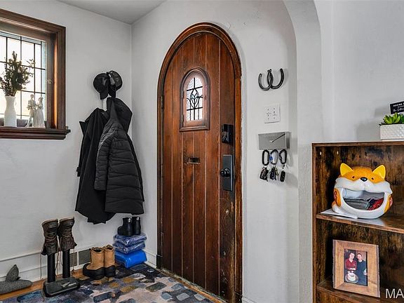 5th image of 6042 Oleatha Ave