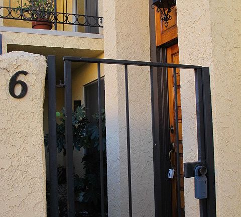 5th image of 1134 W Huntington Dr Unit 6