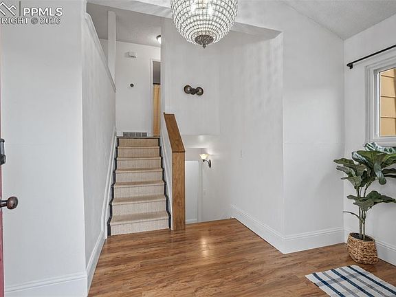 4th image of 814 Paradise Ln