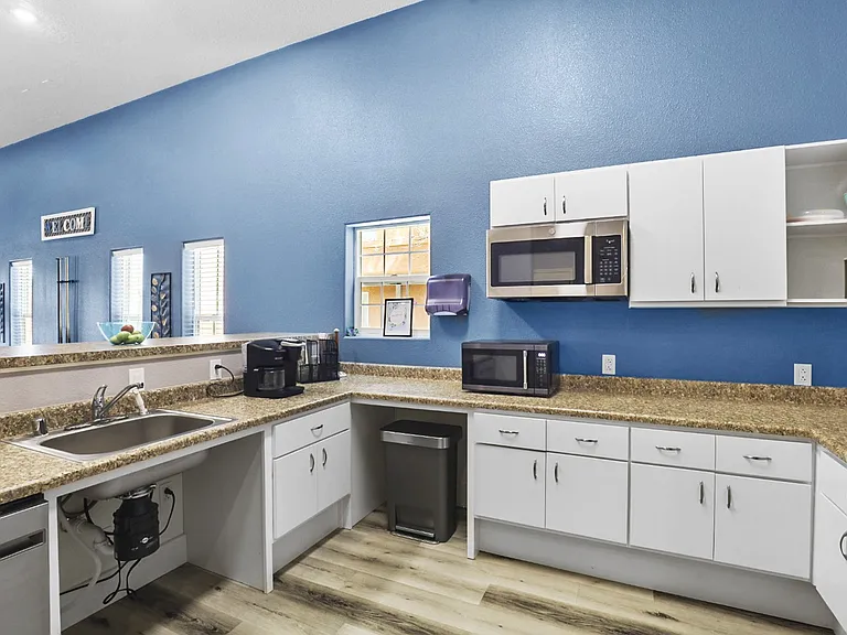 El Paseo Apartments — Photo 23