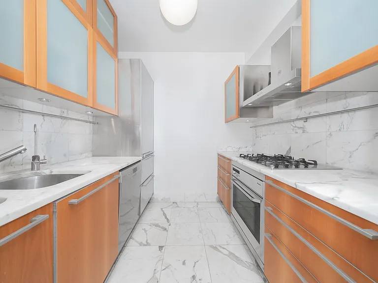 25 Columbus Cir #53F — Photo 4