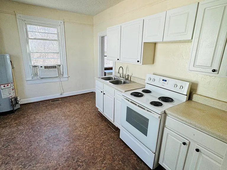 113 Schoolfield Dr — Photo 5