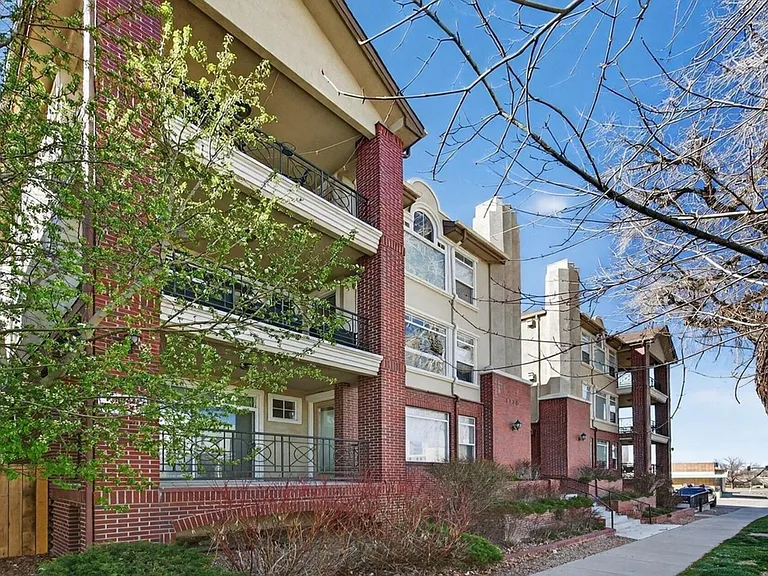 1735 N Ogden St #101 — Photo 31