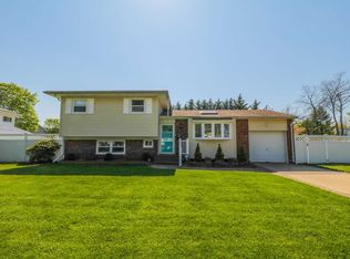 182 W 22nd St, Deer Park, NY 11729