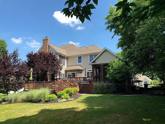 3rd image of 7965 Bainbrook Dr