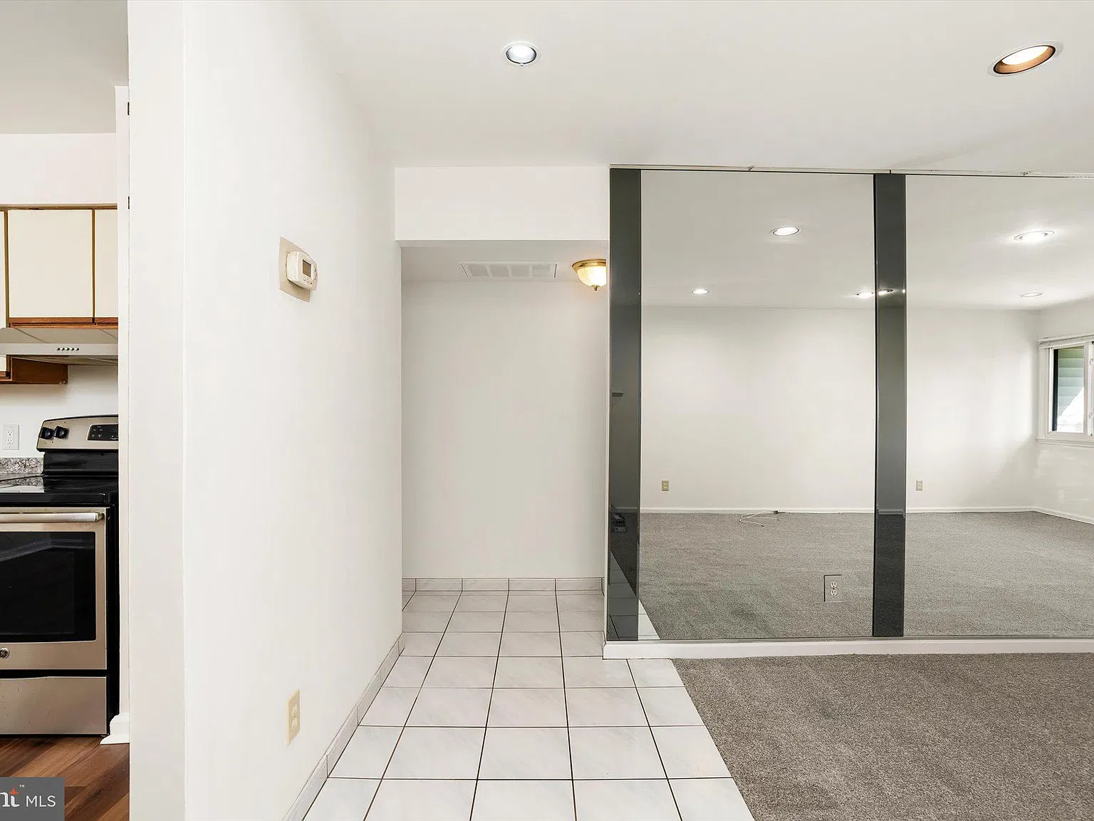 2 bed, 1.5 bath, 986 sqft, $2,450 — Photo 4