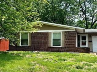 2370 Palm Dr, Florissant, MO