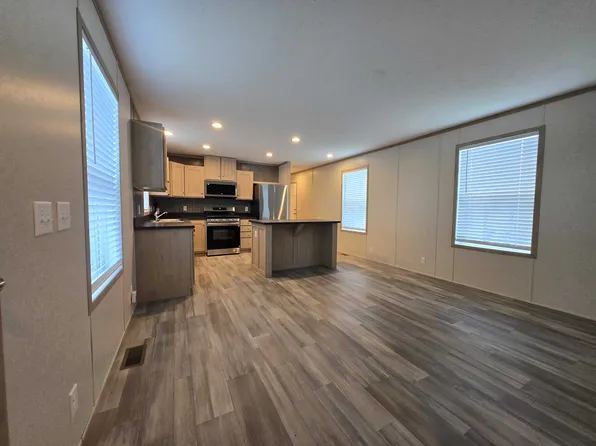 29778 W Essex Ct, Chesterfield, MI 48051