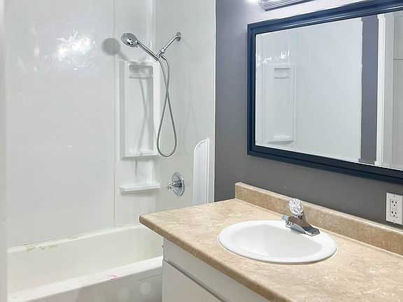 3rd image of 8030 Lake Otis Pkwy #2