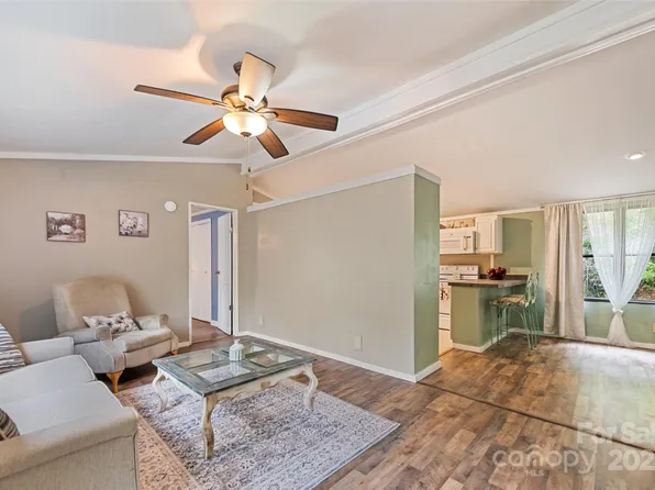 100 Bettys Dr, Waynesville, NC 28786